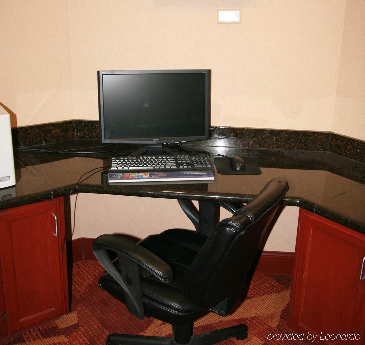 Hampton Inn Hays-North Of I-70 Exteriér fotografie